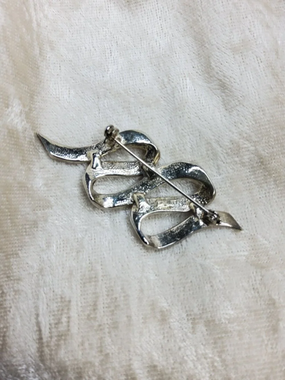 Vintage M Jent Silvertone Ribbon Brooch Pin